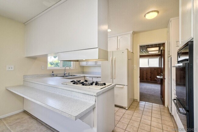 Building Photo - 1729 Lahoud Dr