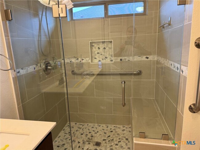 Building Photo - 8016 Bridgepointe Dr