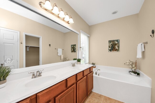 Building Photo - 6003 Baileys Run Ln