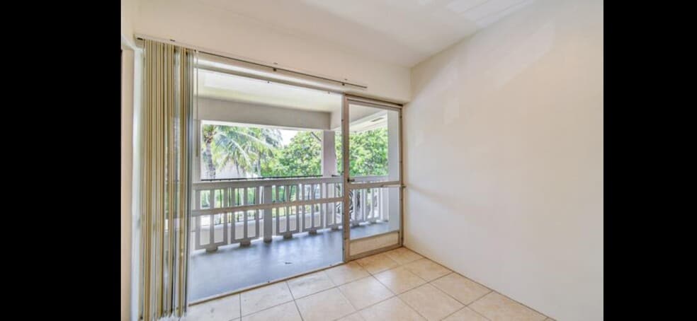 Building Photo - 100 Royal Palm Way