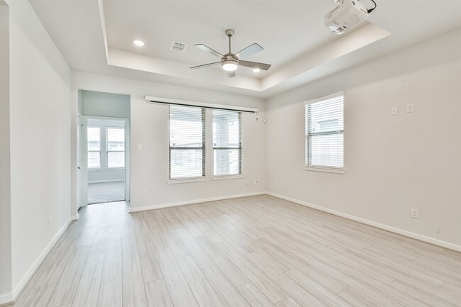 Building Photo - 9123 Eskesen Dr