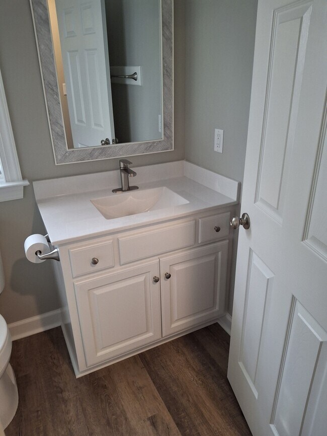 Building Photo - 2 Bedroom 1.5 Bath