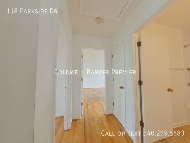 Building Photo - 118 Parkside Dr