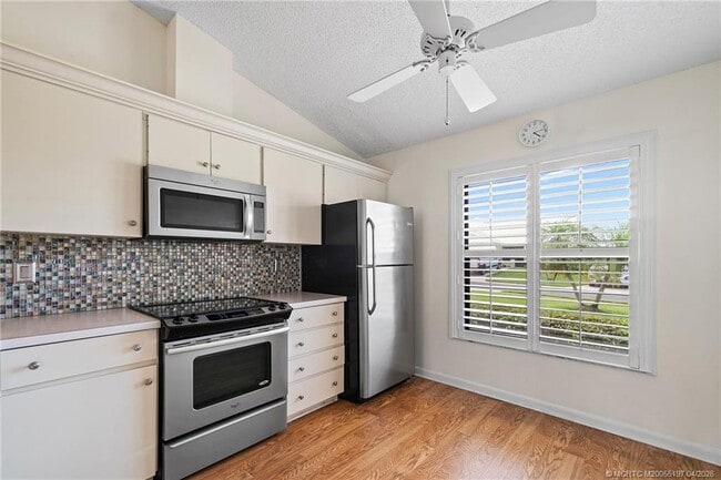 Building Photo - 7711 SE Sugar Sand Cir