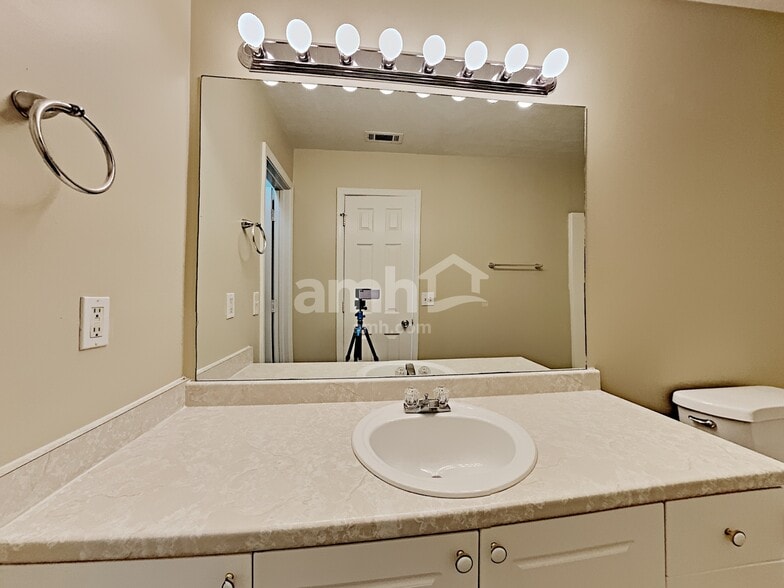 Building Photo - 1633 Jo Ann Dr