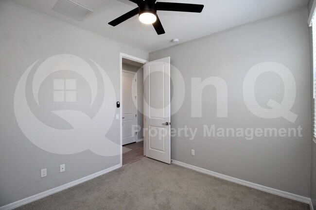 Building Photo - 35733 W Santa Monica Ave
