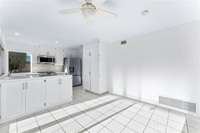 Building Photo - 26556 Ave Deseo