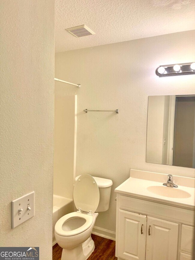 Building Photo - 409 Lawnwood Ct