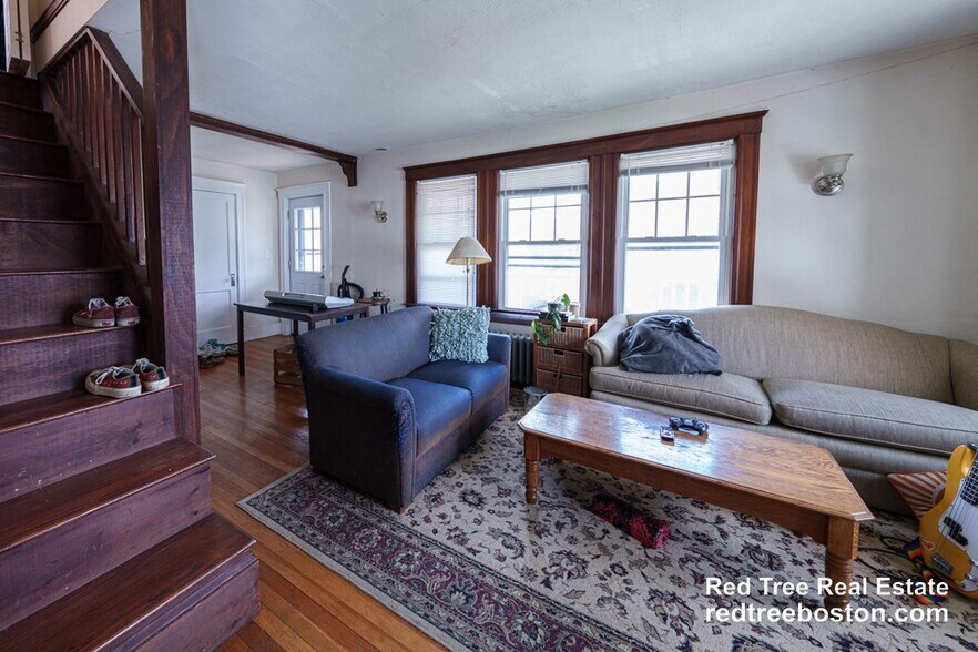 Building Photo - 8 Niles St