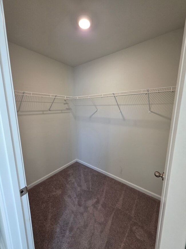 Building Photo - 3 BR 2 BA in Towne Pointe