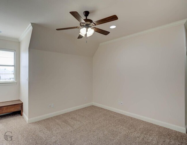 Building Photo - 520 Falling Water Cir