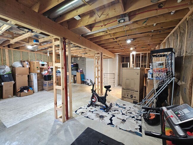 Building Photo - 4 Bedroom, 3 Bathroom home AVAILABLE 6/4/26