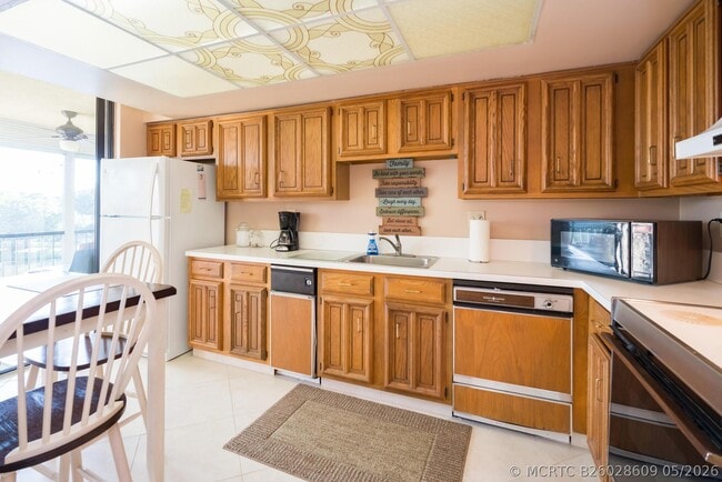 Building Photo - 5188 Woodland Lakes Dr