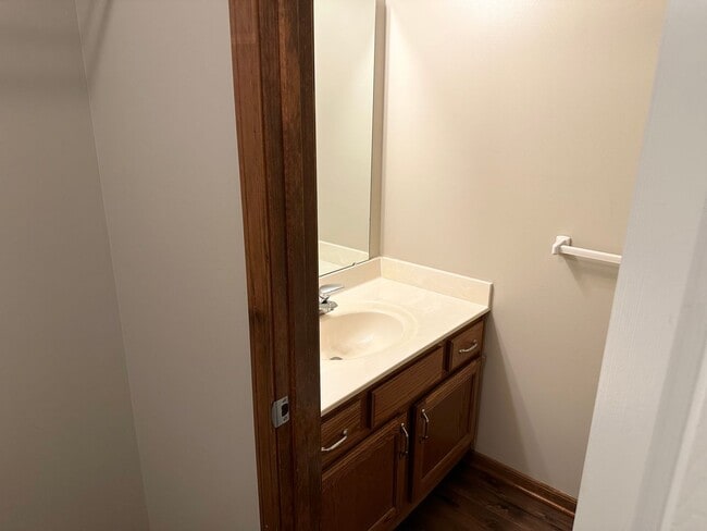 Building Photo - 2 Bed Single Level Duplex in Blue Springs