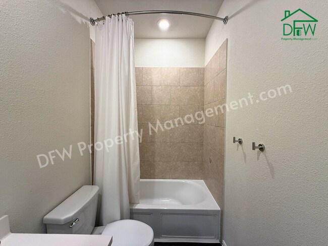 Building Photo - Spacious 4-Bedroom Home for Lease in Princeton!