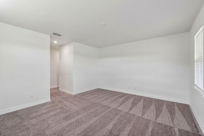 Building Photo - Amazing 5/3.5/2 House in The Reserve at Pine Tree