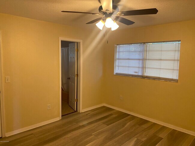 Building Photo - 1060 Cable Ln NE
