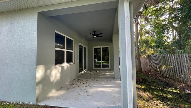 Building Photo - 262 Jeannie Dr