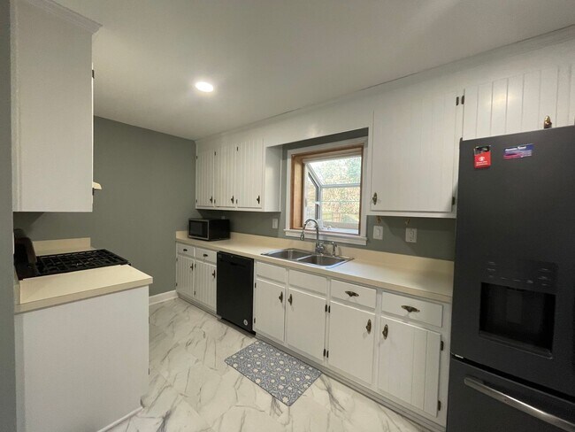 Building Photo - Lovely Single Family Ranch Home in Edgefield