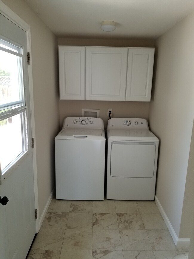 Building Photo - 14874 Acton Dr