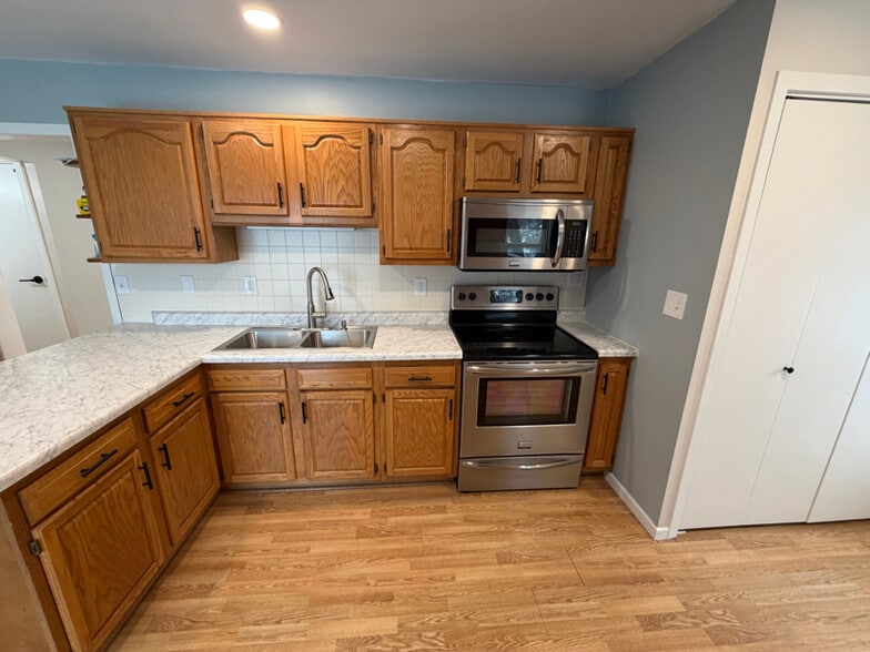 Building Photo - 301 Leif Erikson Dr