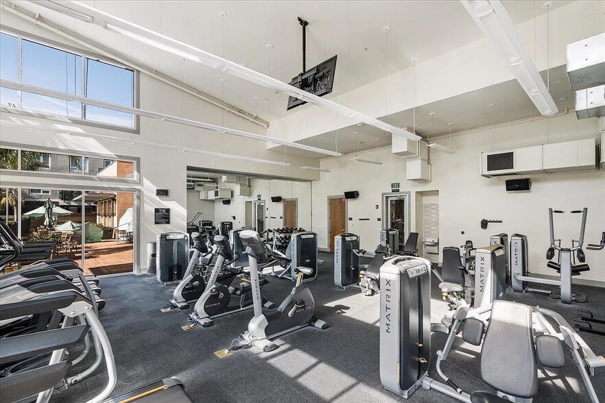 Building Photo - 5925 Charlotte Dr