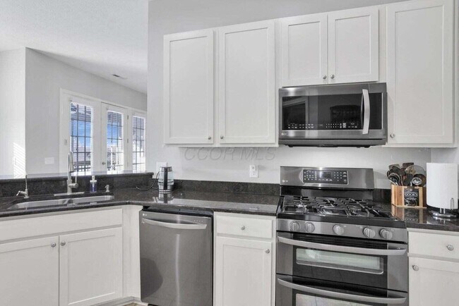 Building Photo - 550 Redwood Ln