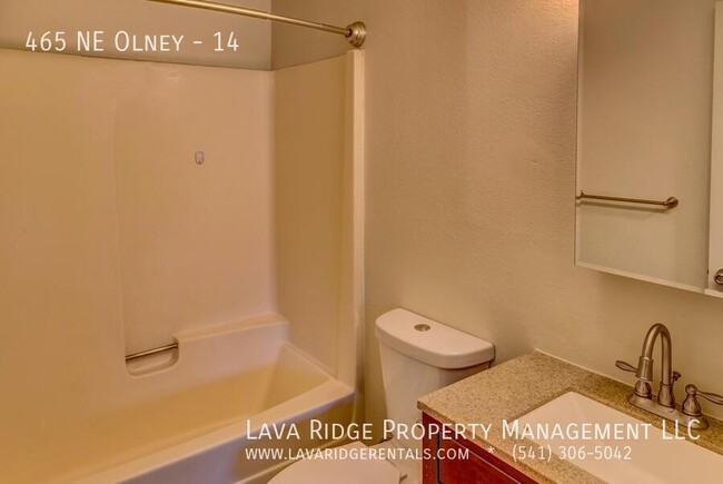 Building Photo - 465 NE Olney-14