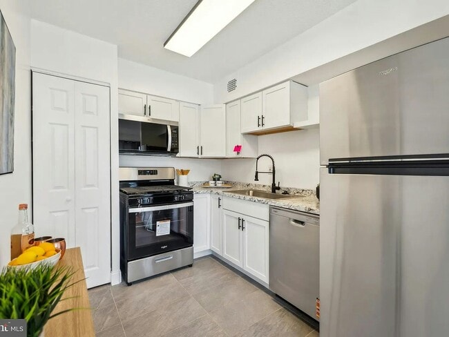 Building Photo - 4410 Oglethorpe St