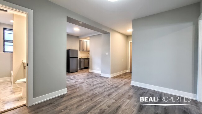 Building Photo - 505 W Belmont Ave