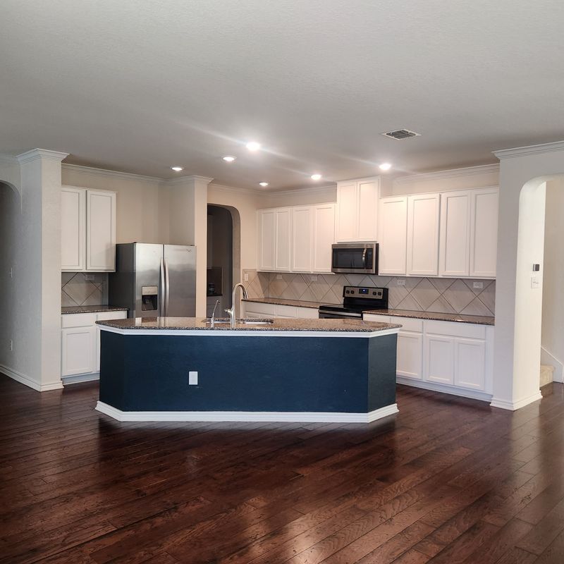 Building Photo - 330 Anchor