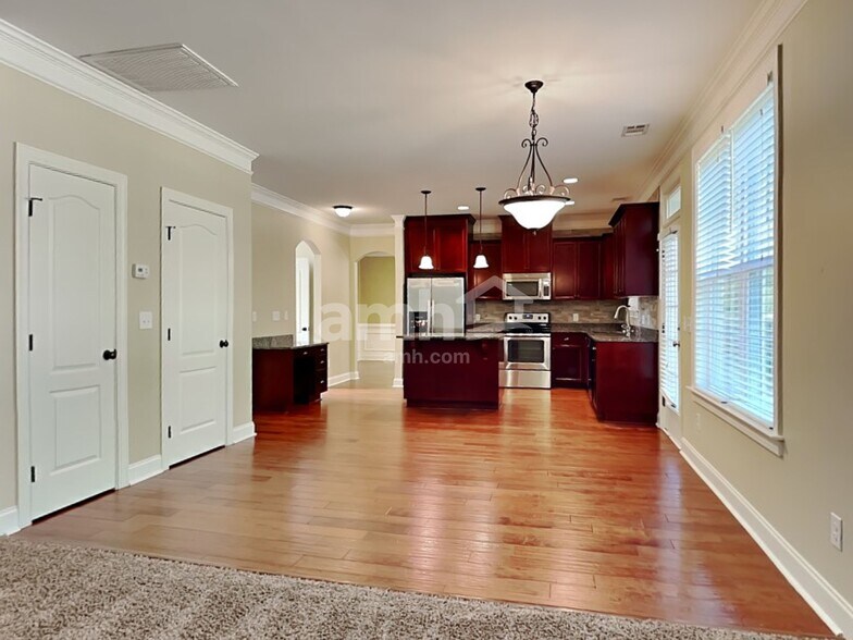 Building Photo - 112 Broken Bit Cir