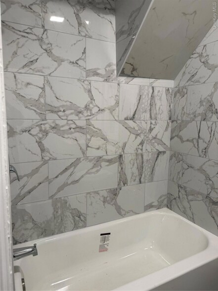 Building Photo - 17 Conklin St