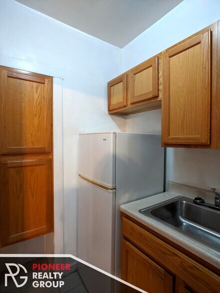 Building Photo - 1160 N Dearborn St