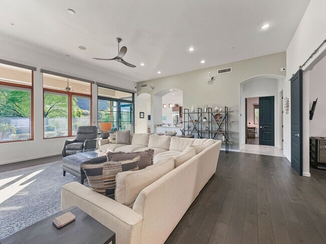 Building Photo - 14559 E Charter Oak Dr