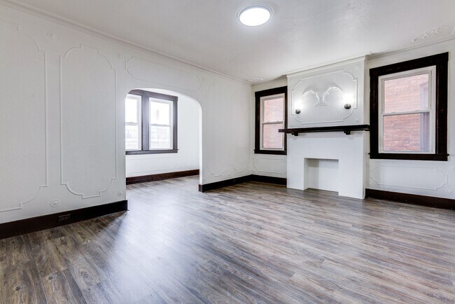 Building Photo - 609 E Warrington Ave