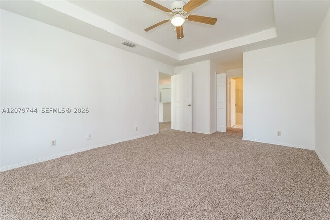 Building Photo - 2831 SE Hutchings Ave