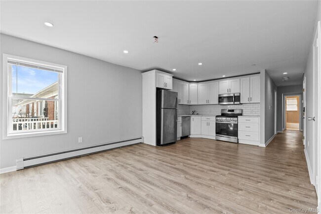 Building Photo - 616 E Broadway