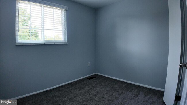 Building Photo - 1721 Springhouse Ct