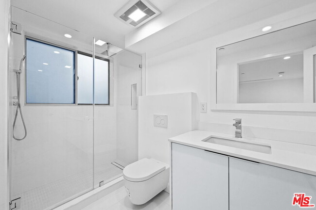 Building Photo - 621 Kings Rd