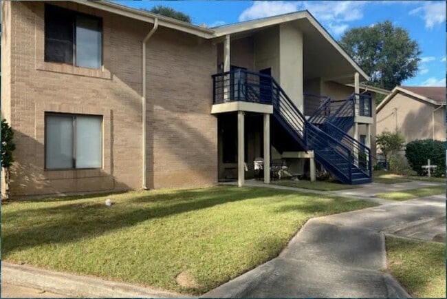 Building Photo - 300 Cobb Mill Rd