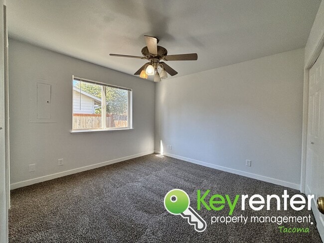 Building Photo - Stylishly Updated Lakewood Duplex Unit in ...