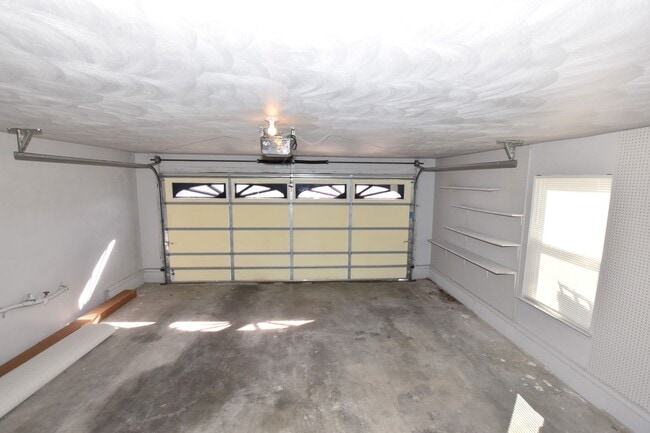 Building Photo - 4 BEDROOM HOME LOCATED IN SOUTH CHESEPEAKE. MUST SEE !!!!!!!!!!!