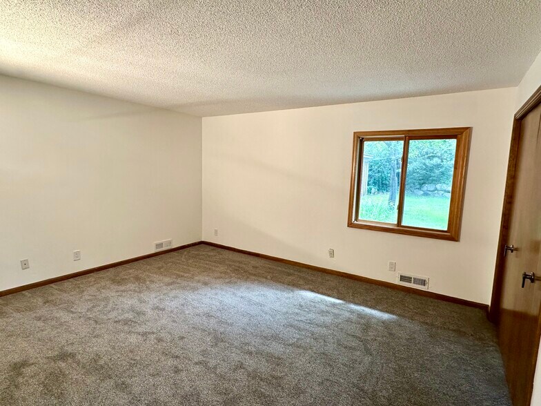 Building Photo - 7301 Glouchester Dr