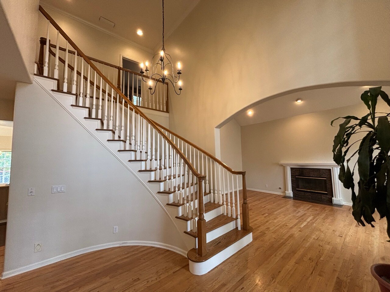 Building Photo - 740 Oak Crest Cir