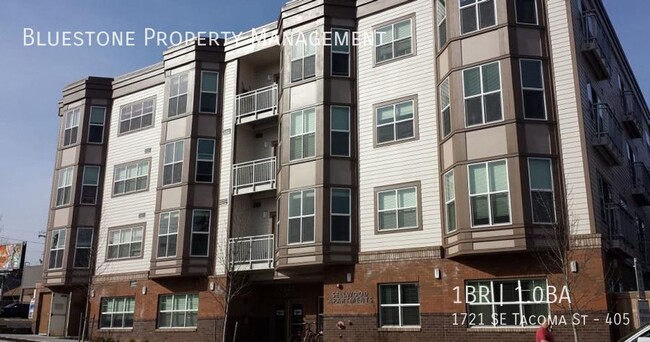 Building Photo - One bedroom in the heart of sellwood! $399...