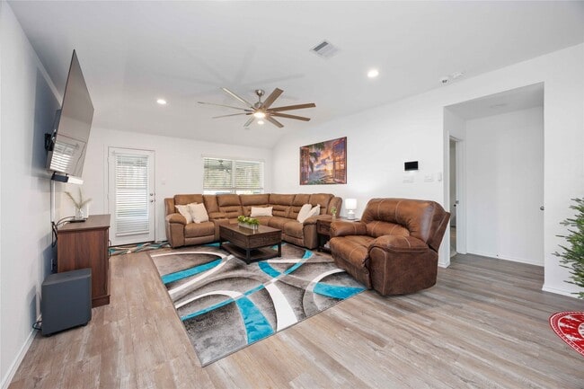 Building Photo - 24034 Sunview Vly Dr