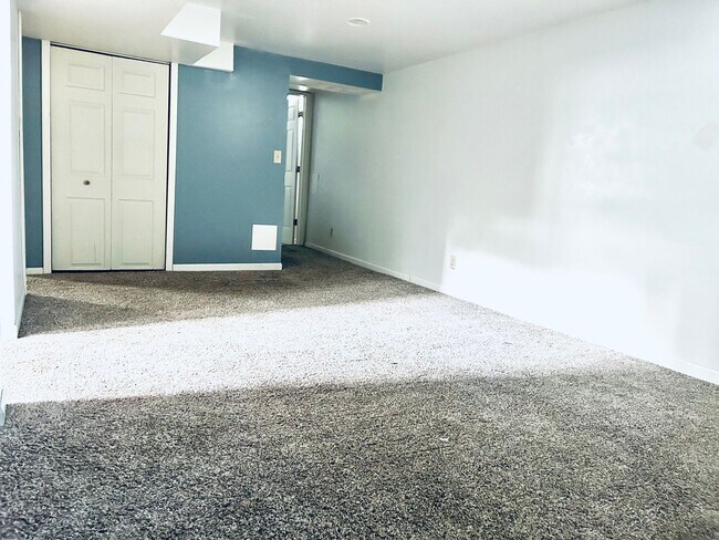 Building Photo - Spacious Home on Large Corner Lot