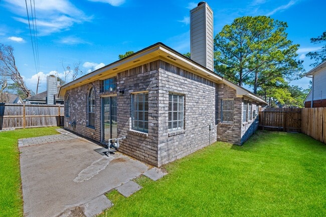 Building Photo - 15974 Oak Mountain Dr