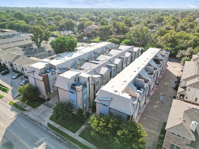 Building Photo - Modern living in trending East Dallas at METRO AT LIVE OAK!